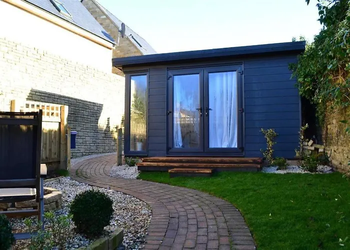 Cotswold Garden Cottage